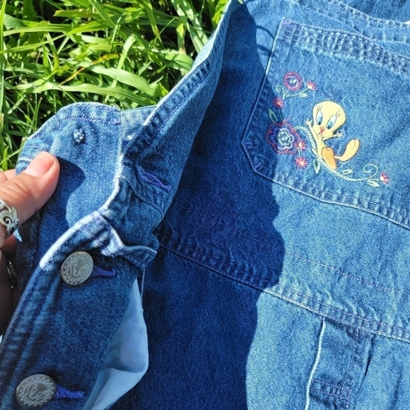90s Looney Tunes Tweety Bird Overall Shorts 26W/28w Med Wash Embroidered - Picture 2 of 7